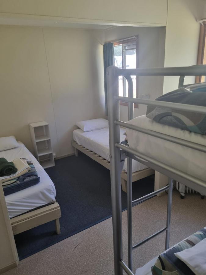 Strahan Backpackers מראה חיצוני תמונה